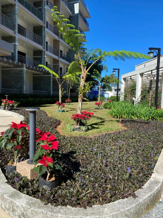 Near Johnhay Minesview Fast Wi-Fi Netflix Balcony Appartement Baguio City Buitenkant foto