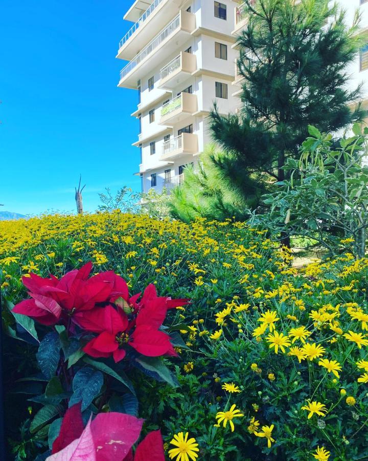 Near Johnhay Minesview Fast Wi-Fi Netflix Balcony Appartement Baguio City Buitenkant foto