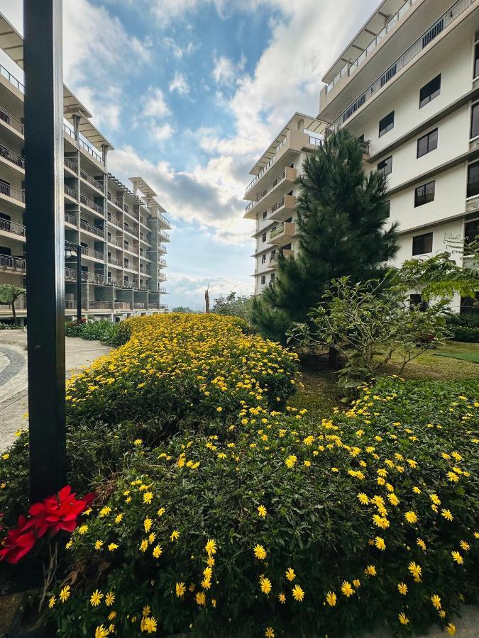 Near Johnhay Minesview Fast Wi-Fi Netflix Balcony Appartement Baguio City Buitenkant foto
