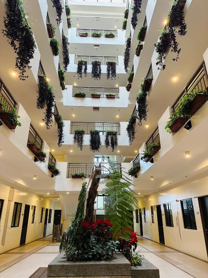 Near Johnhay Minesview Fast Wi-Fi Netflix Balcony Appartement Baguio City Buitenkant foto