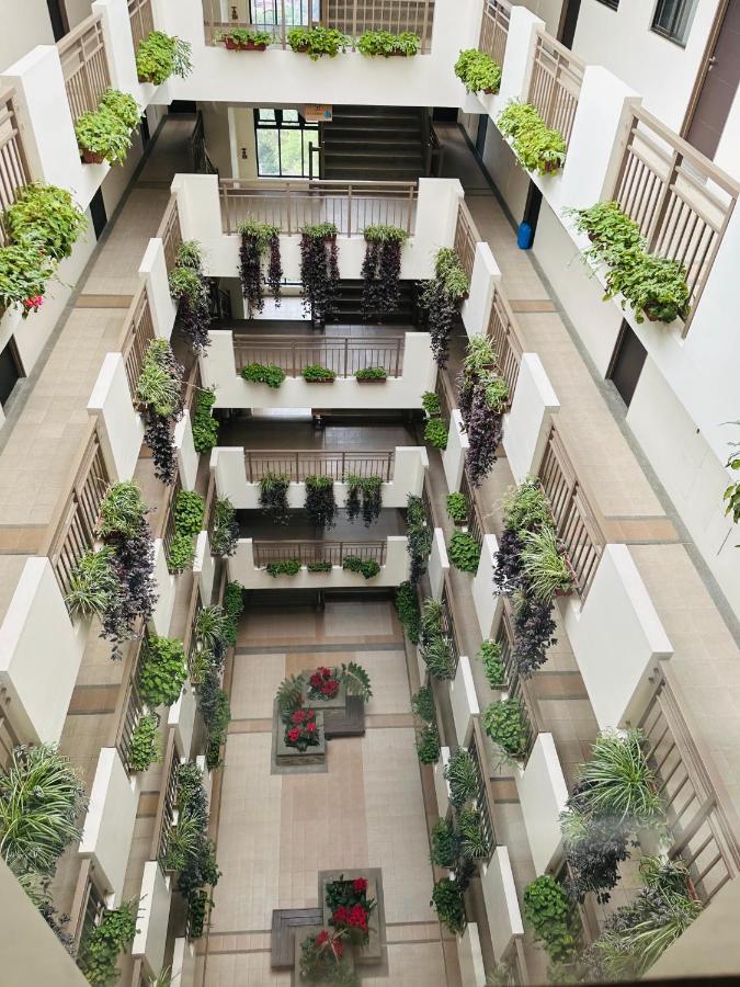 Near Johnhay Minesview Fast Wi-Fi Netflix Balcony Appartement Baguio City Buitenkant foto