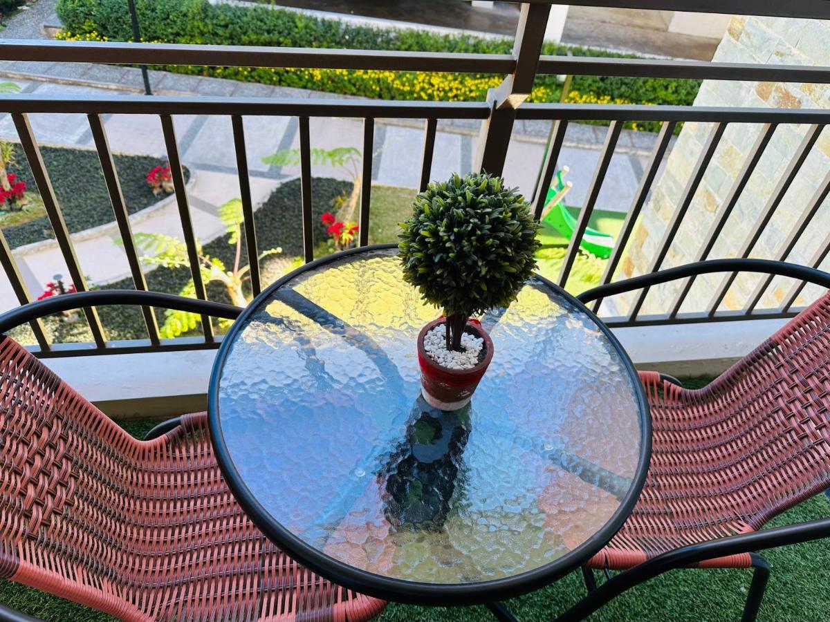 Near Johnhay Minesview Fast Wi-Fi Netflix Balcony Appartement Baguio City Buitenkant foto